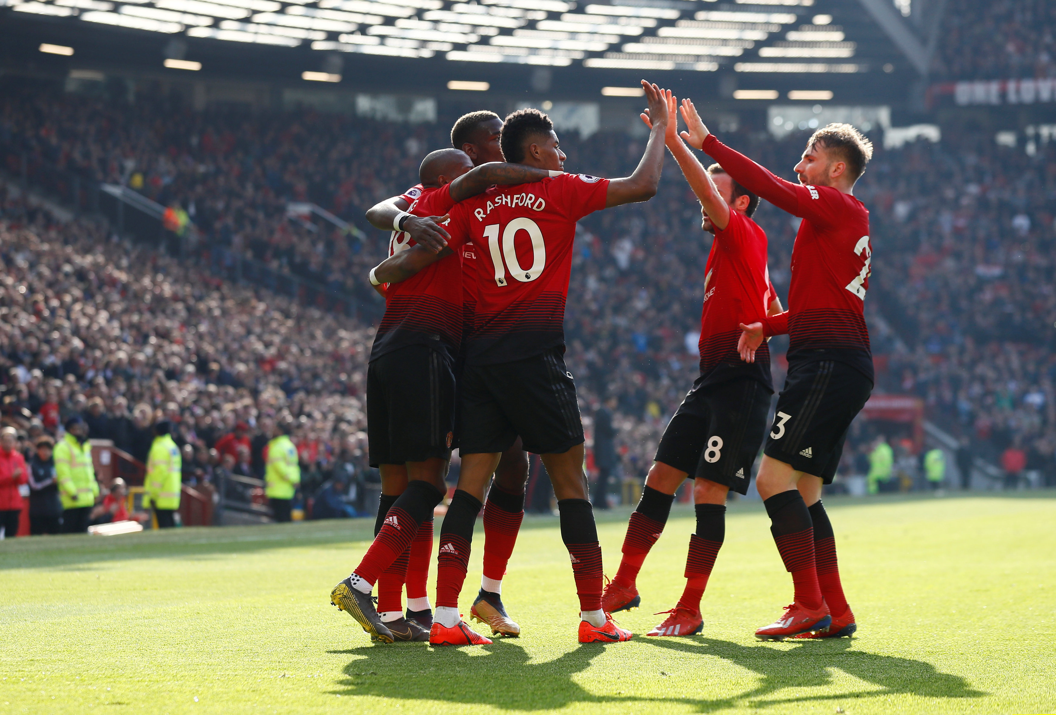 有利条件的 有利条件的